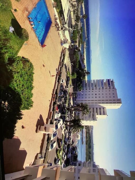 Spacieux Appartement Rose Front Mer Et Piscine Roses Buitenkant foto